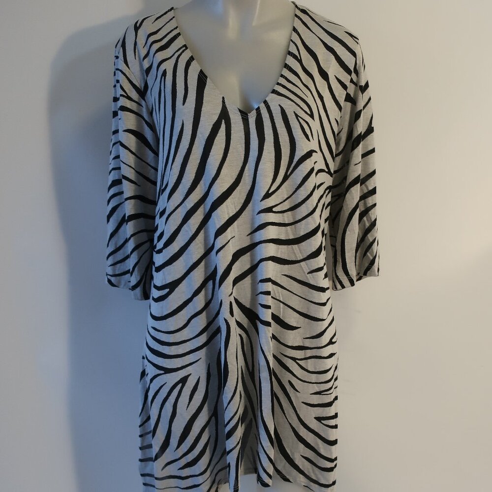Womens J Valdi Gray Black V-Neck Zebra Print Asymmetric Hem Tunic Blouse Top L